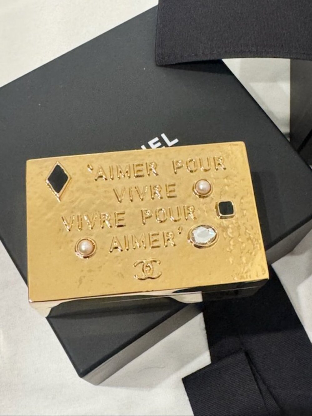 CHANEL 2026 Metiers D'Art NYC Metal Aimer Pour Vivre Minaudiere clutch Gold - Picture 3 of 10